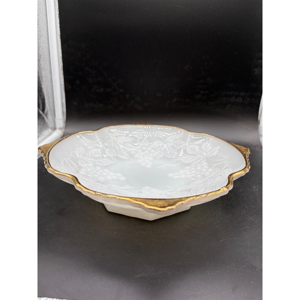 Vintage Milk Glass Grape Harvest Bowl Gold Trim Scalloped‎ Edge Pedestal 10.5"